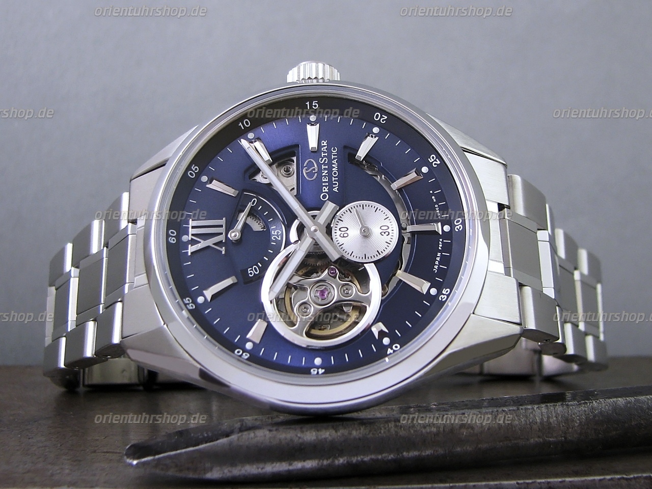 Orient Star Open-Heart Automatik Herrenuhr RE-AV0003L00B Orient Star Open-Heart Automatik Herrenuhr RE-AV0003L00B