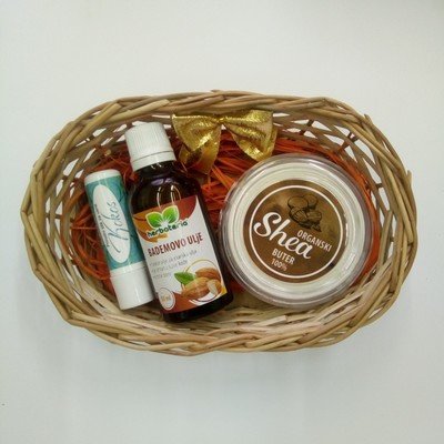 Poklon set (stik za usne, bademovo ulje 50 ml, shea buter 50 ml) Poklon set (stik za usne, bademovo ulje 50 ml, shea buter 50 ml)