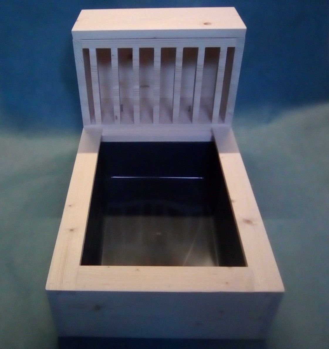 Large 18mm Kiln Dried Pine Wood Rabbit Hay Feeder Rack Litter