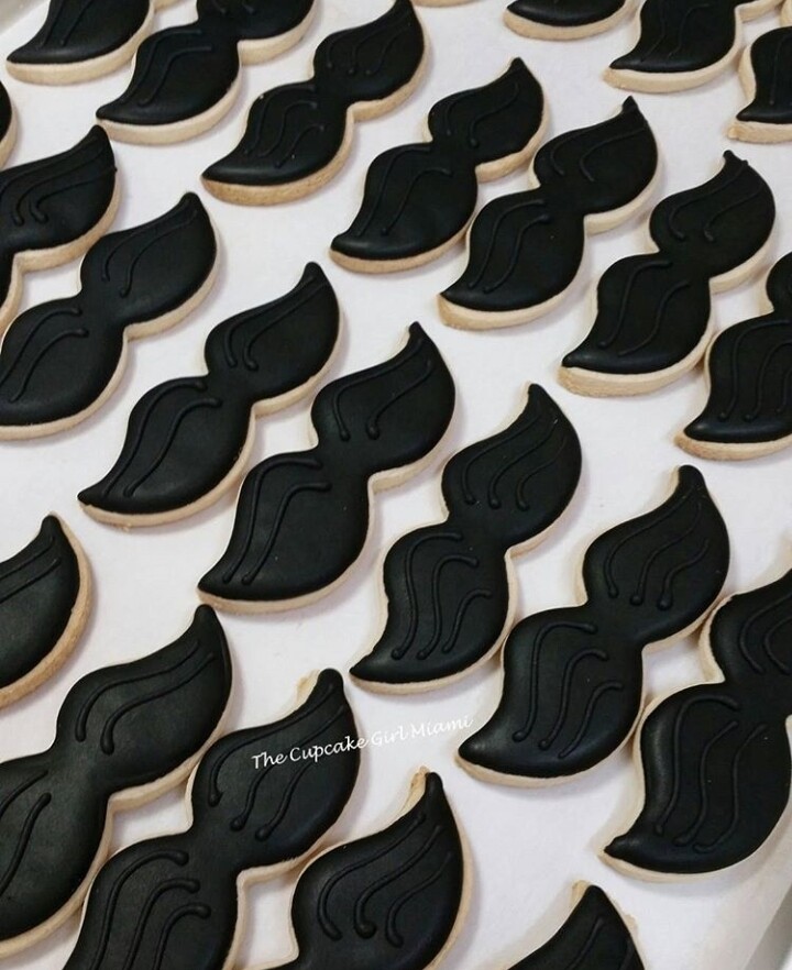 MOvember mustache Sugar cookie heart - Vanilla MOvember mustache Sugar cookie heart - Vanilla