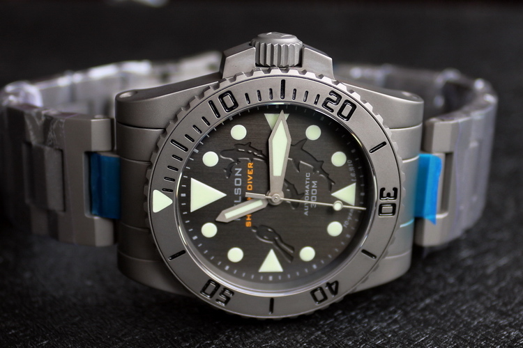 helson shark diver 38
