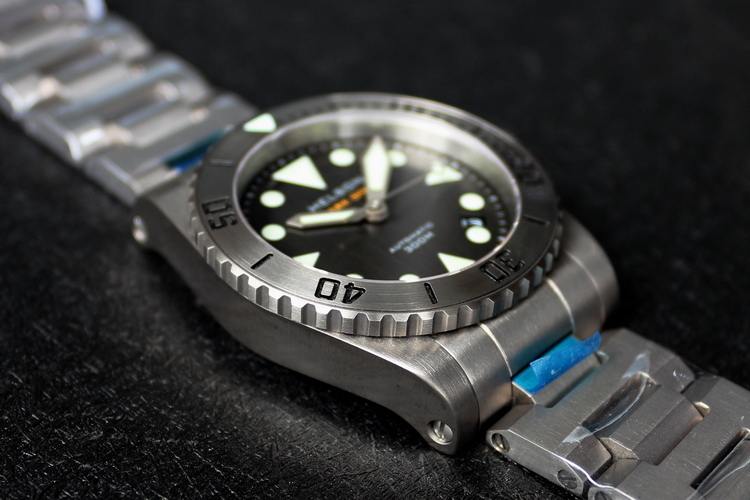 Helson shark diver hot sale 38mm titanium