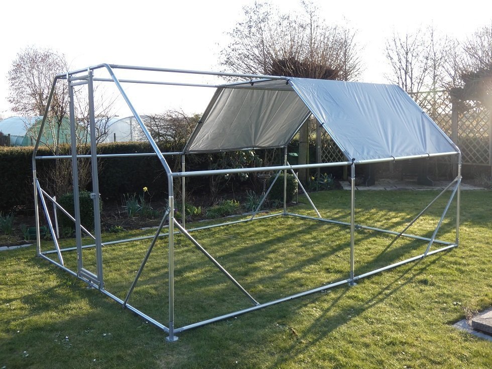 Kippenren / volière 6 x 3 x 2 m plat dak incl draad en zeil 01160