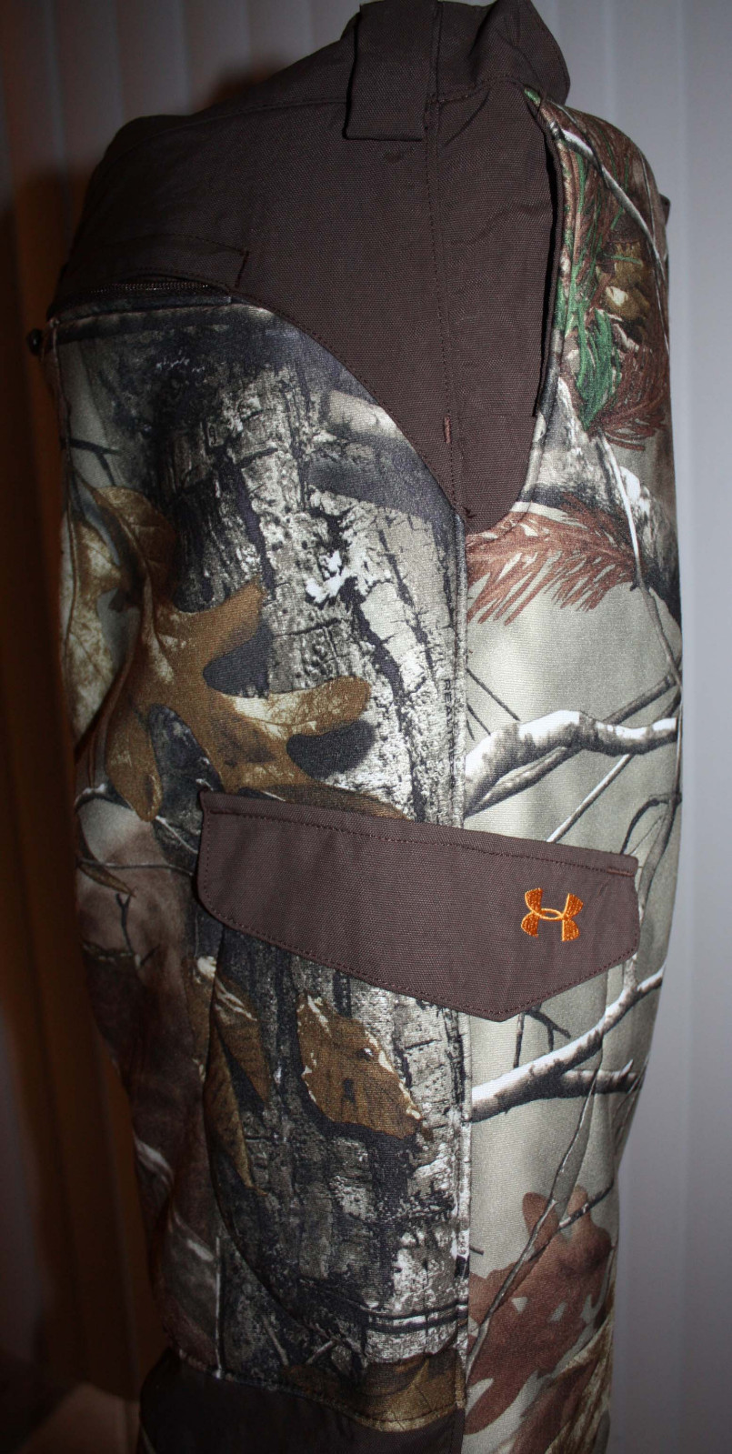 side pockets with flaps on both legs