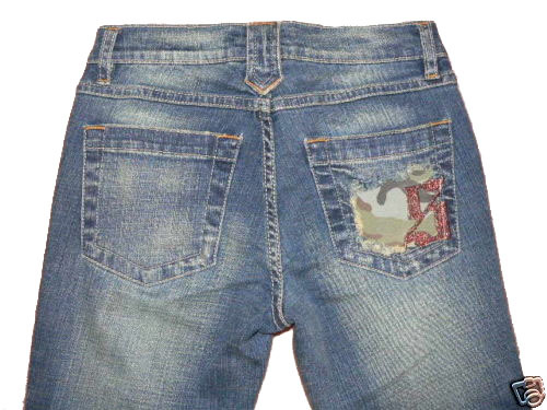 camouflage on right back pocket