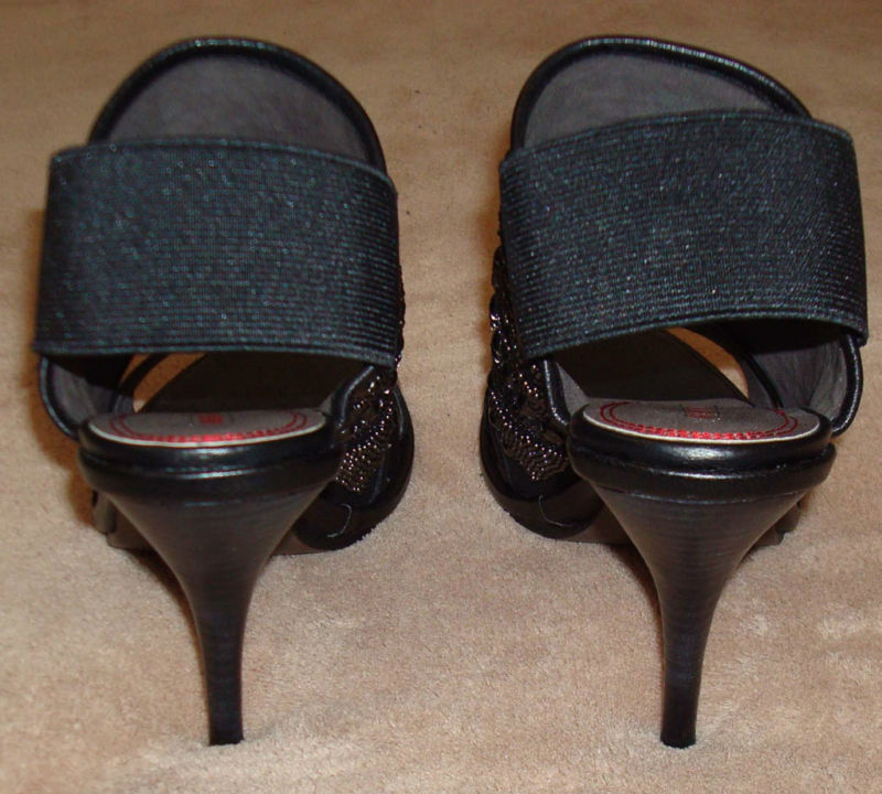 Wide elastic stretchy strap across back