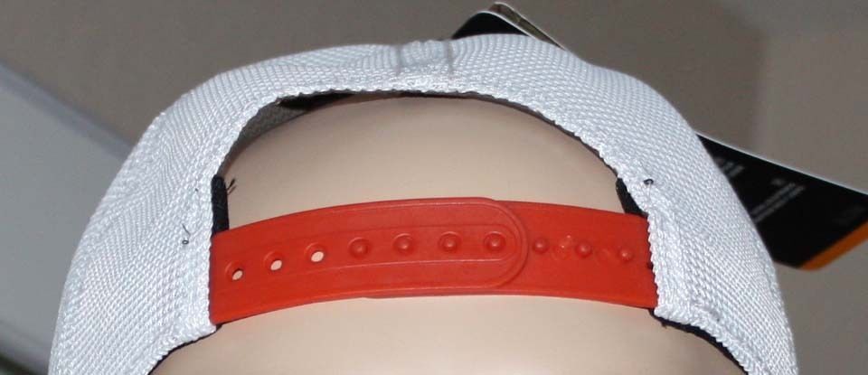Adjustable snap closure