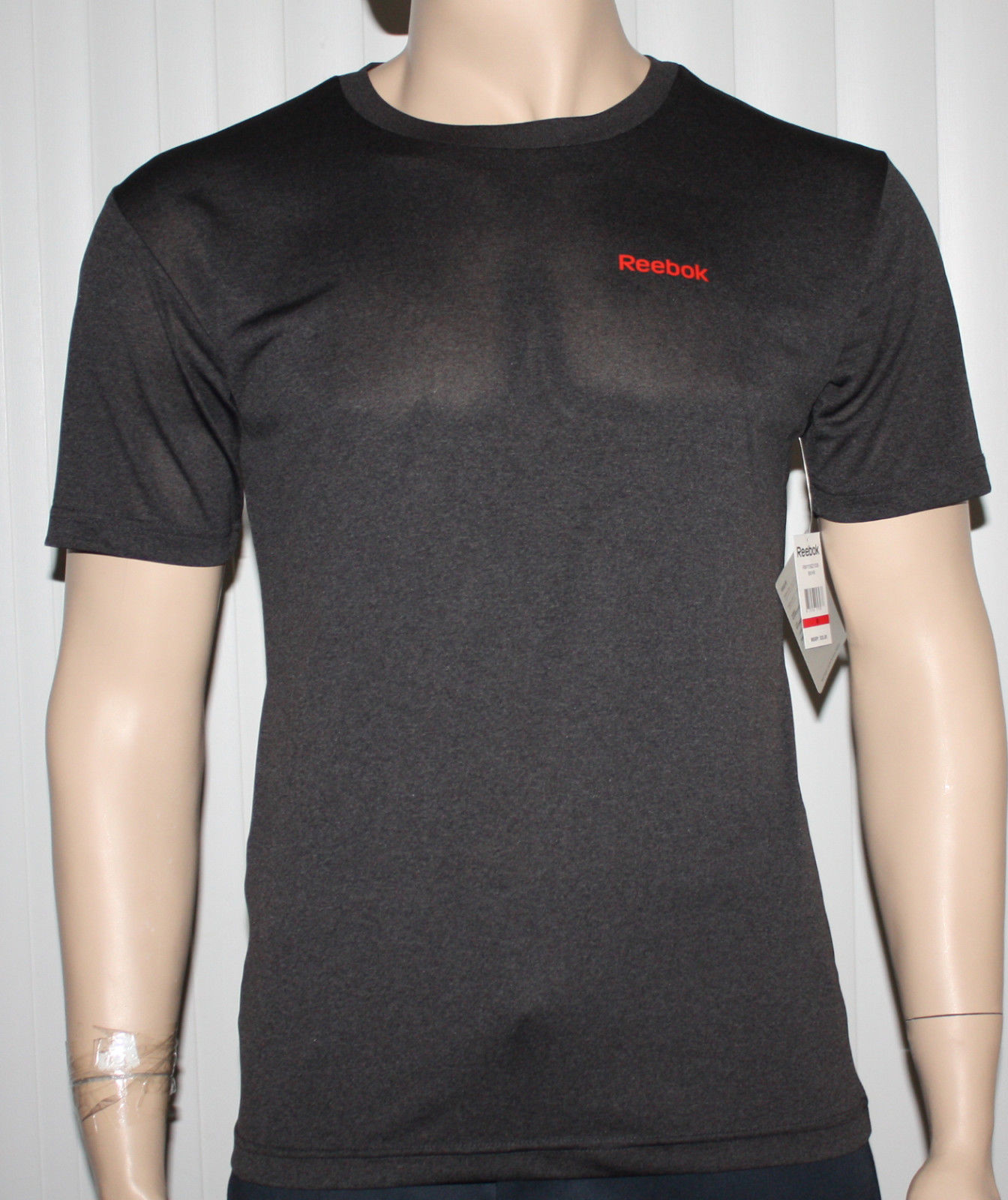 Reebok SPORT Regular Classic Fit Men's Black Heather/Red Reebok Shirt (Small) 10810