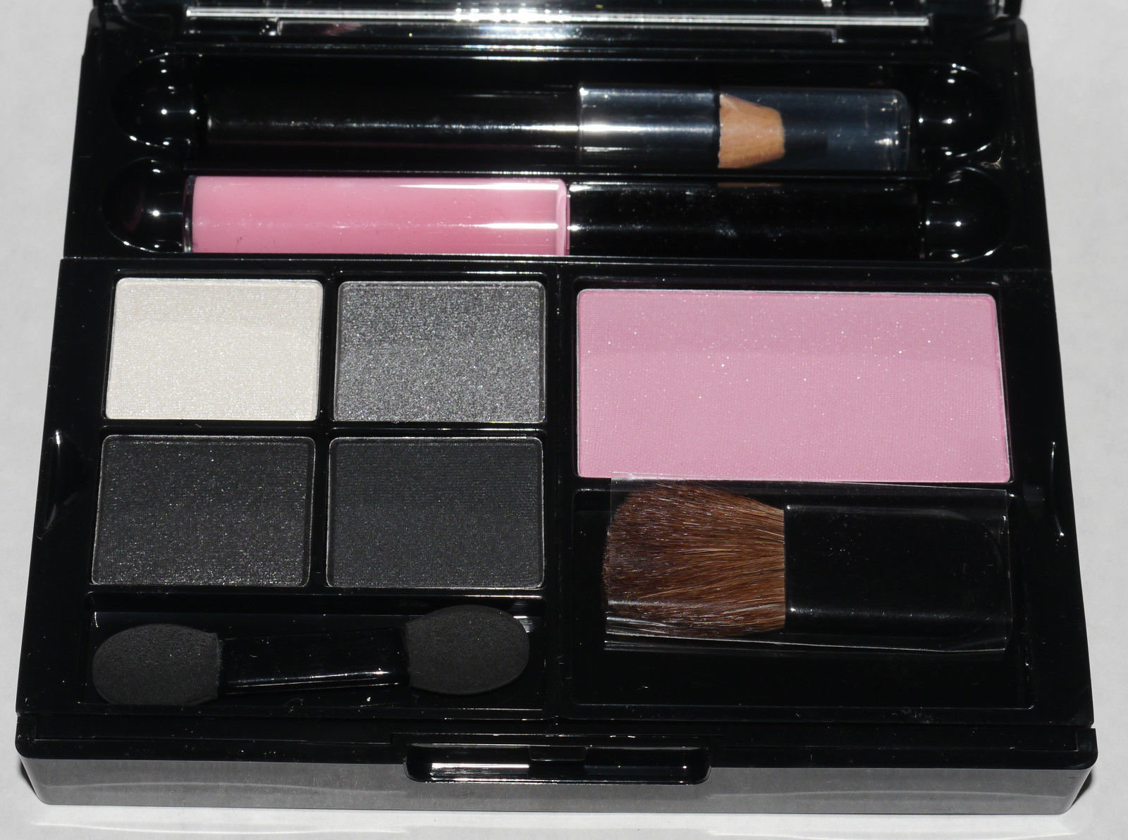 Maybelline New York Up In Smoke Makeup Palette Kit