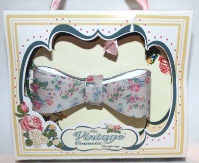 The Vintage Cosmetic Women's Floral Hair Clip The Vintage Cosmetic Women's Floral Hair Clip