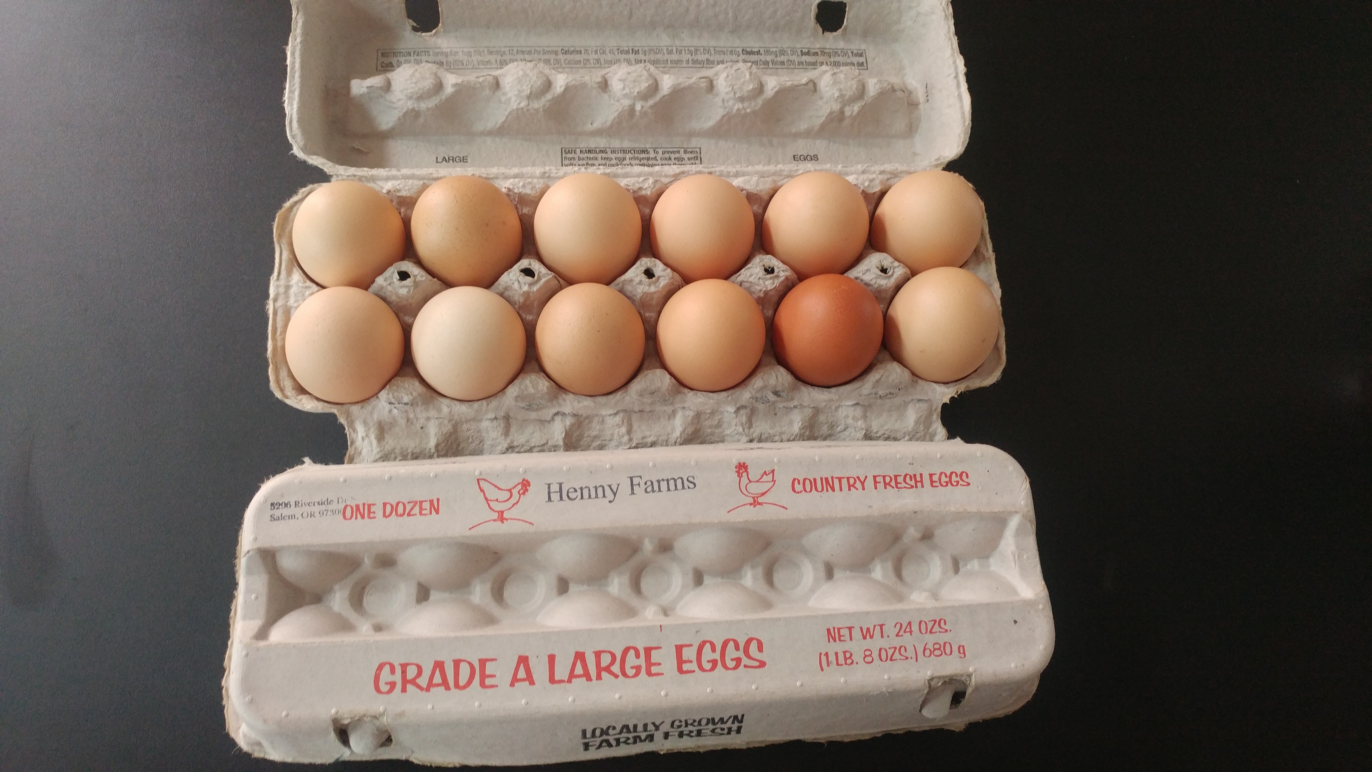 Henny Farm Fresh Eggs 00009