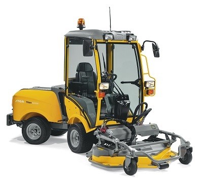 Stiga Titan 740DCR Professional 4WD diesel Out Front Cutting