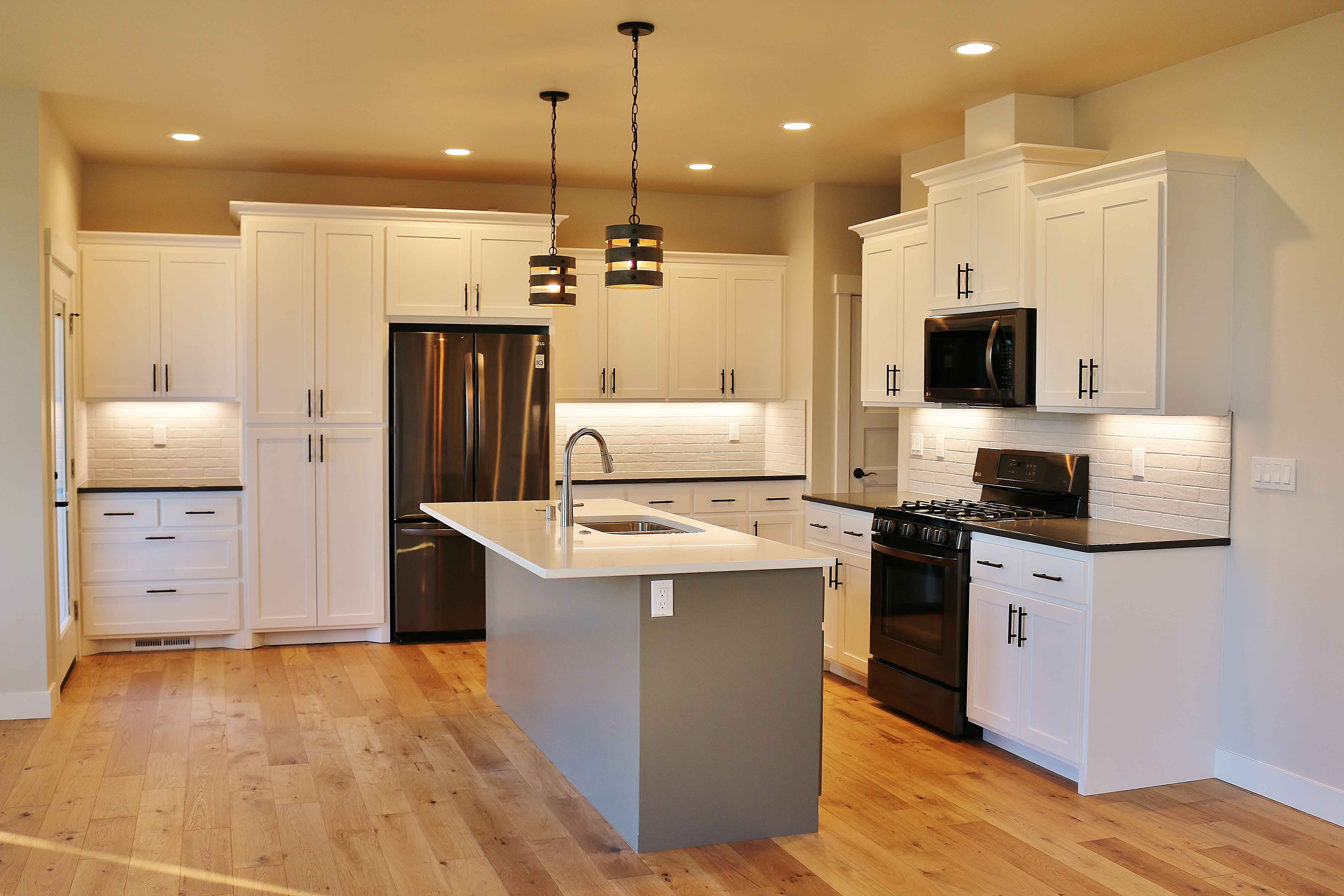 Contemporary Farmhouse 801