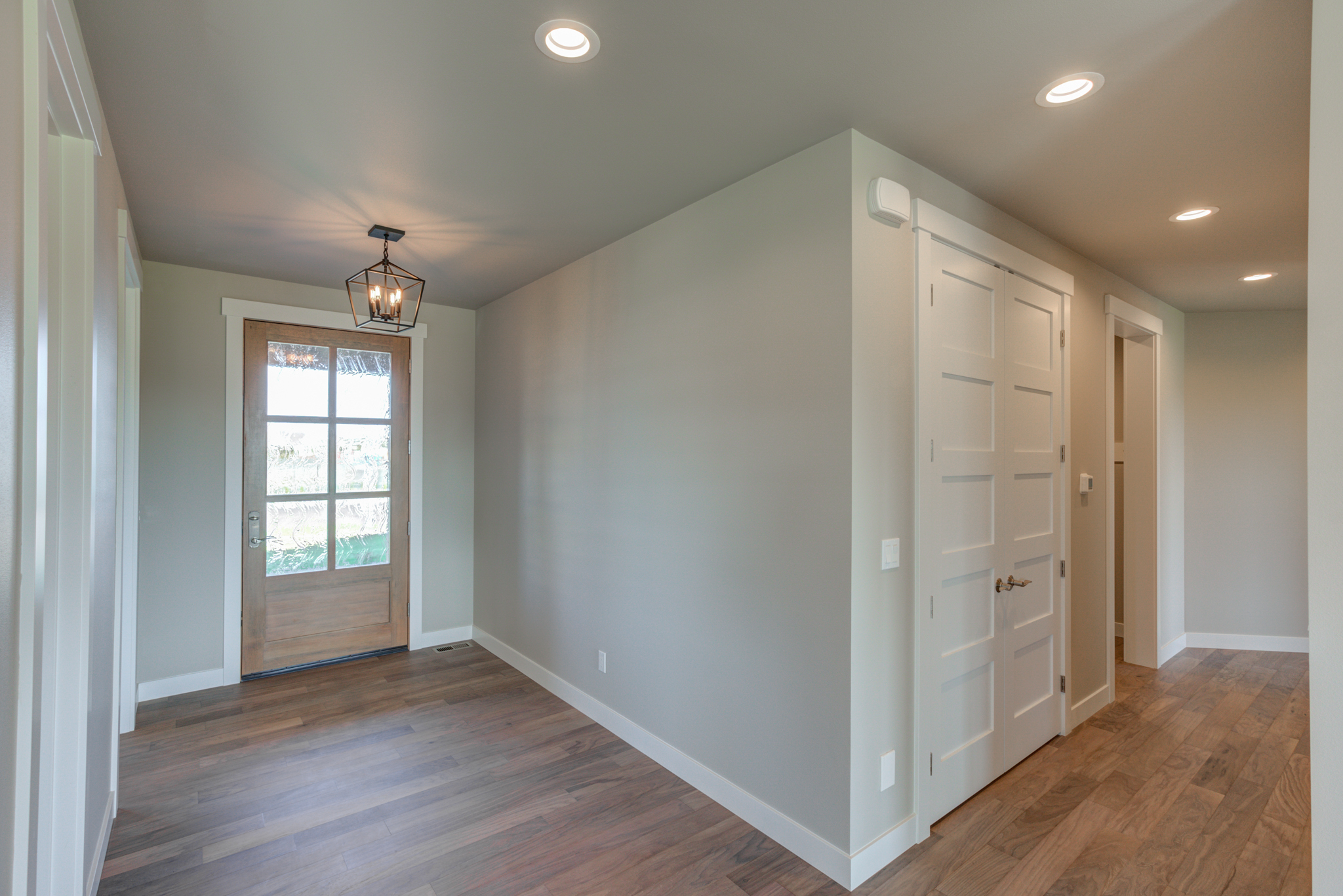 Contemporary Farmhouse 819