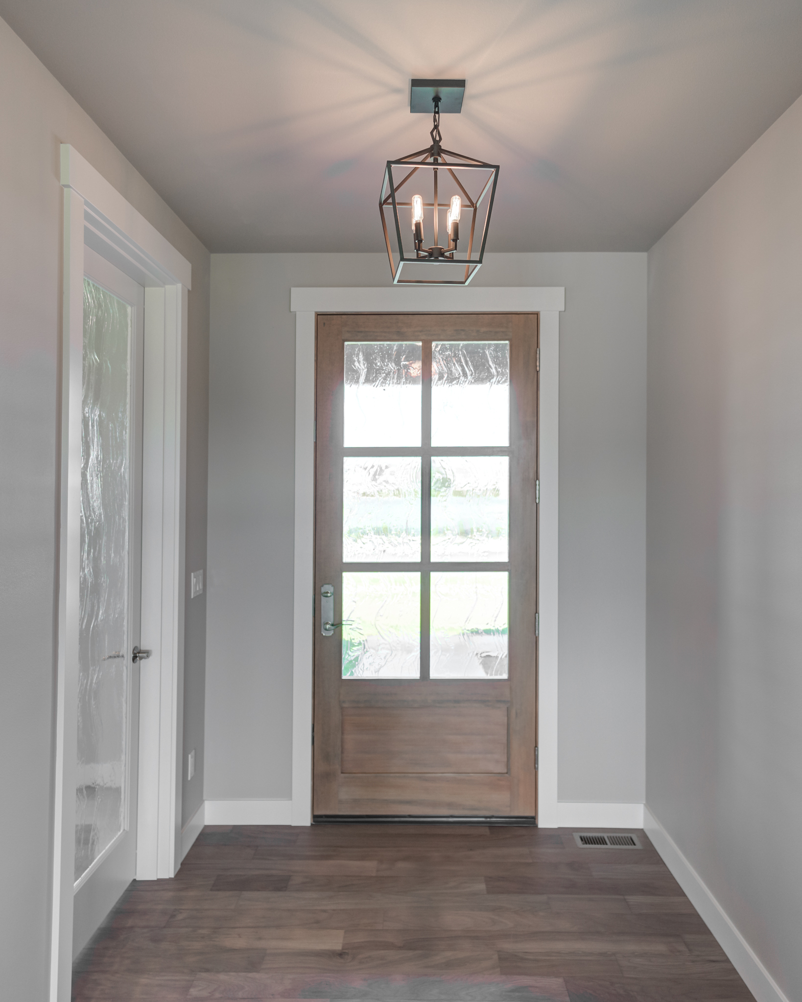 Contemporary Farmhouse 819