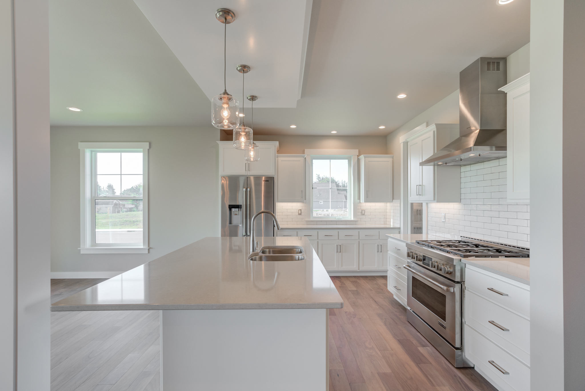 Contemporary Farmhouse 819