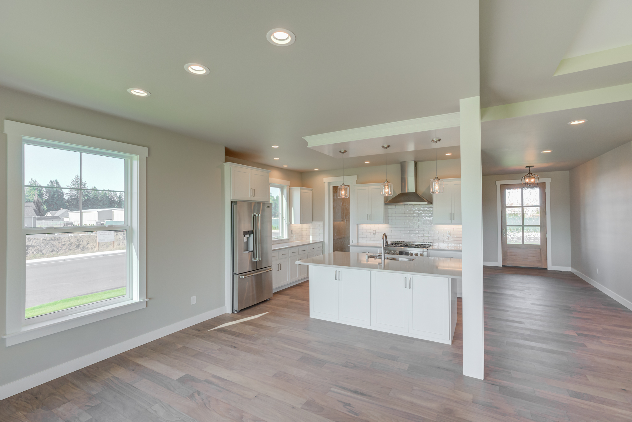 Contemporary Farmhouse 819