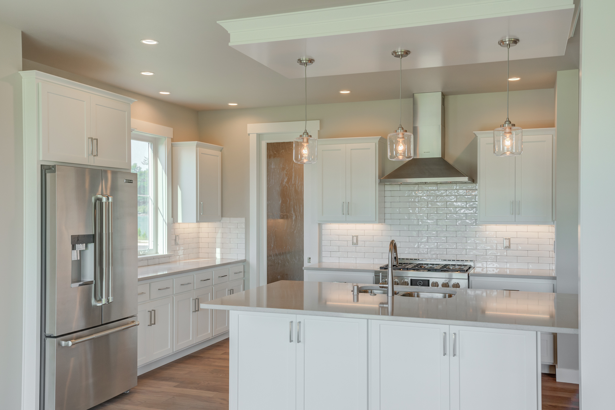 Contemporary Farmhouse 819