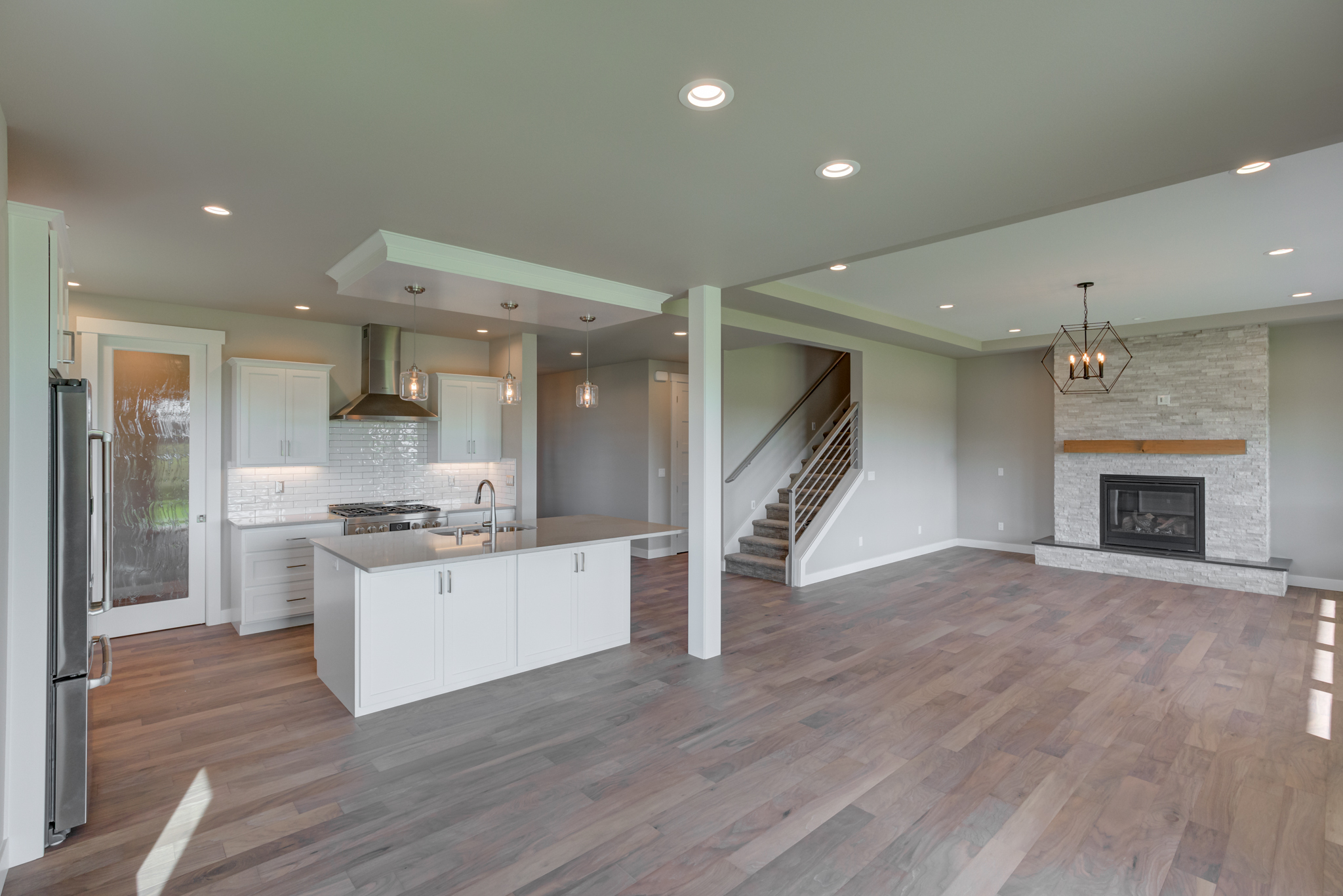 Contemporary Farmhouse 819