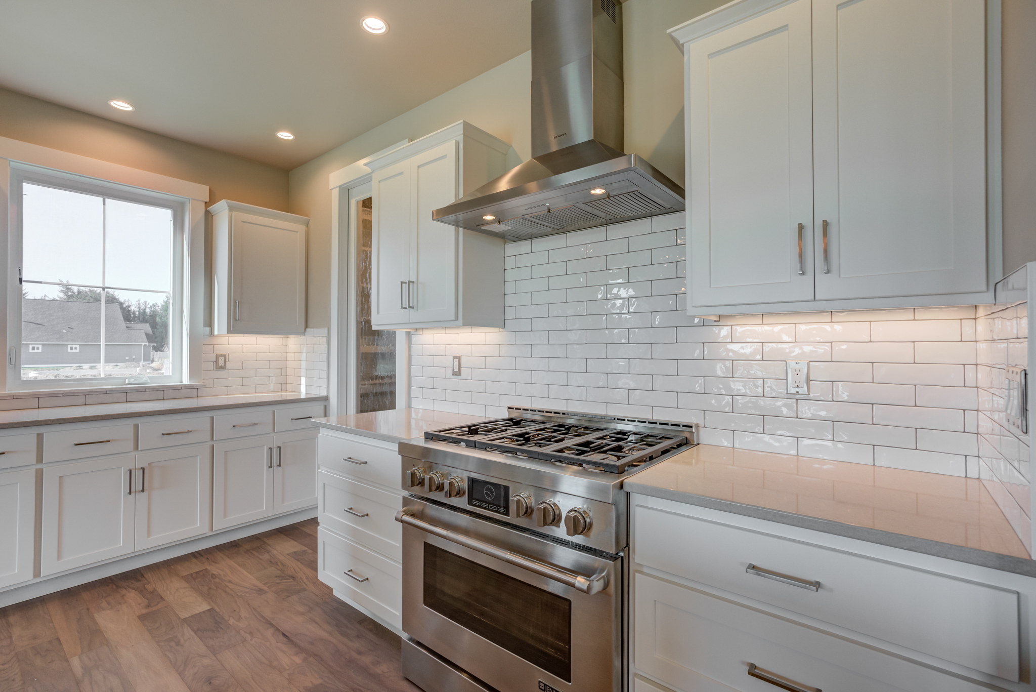 Contemporary Farmhouse 819