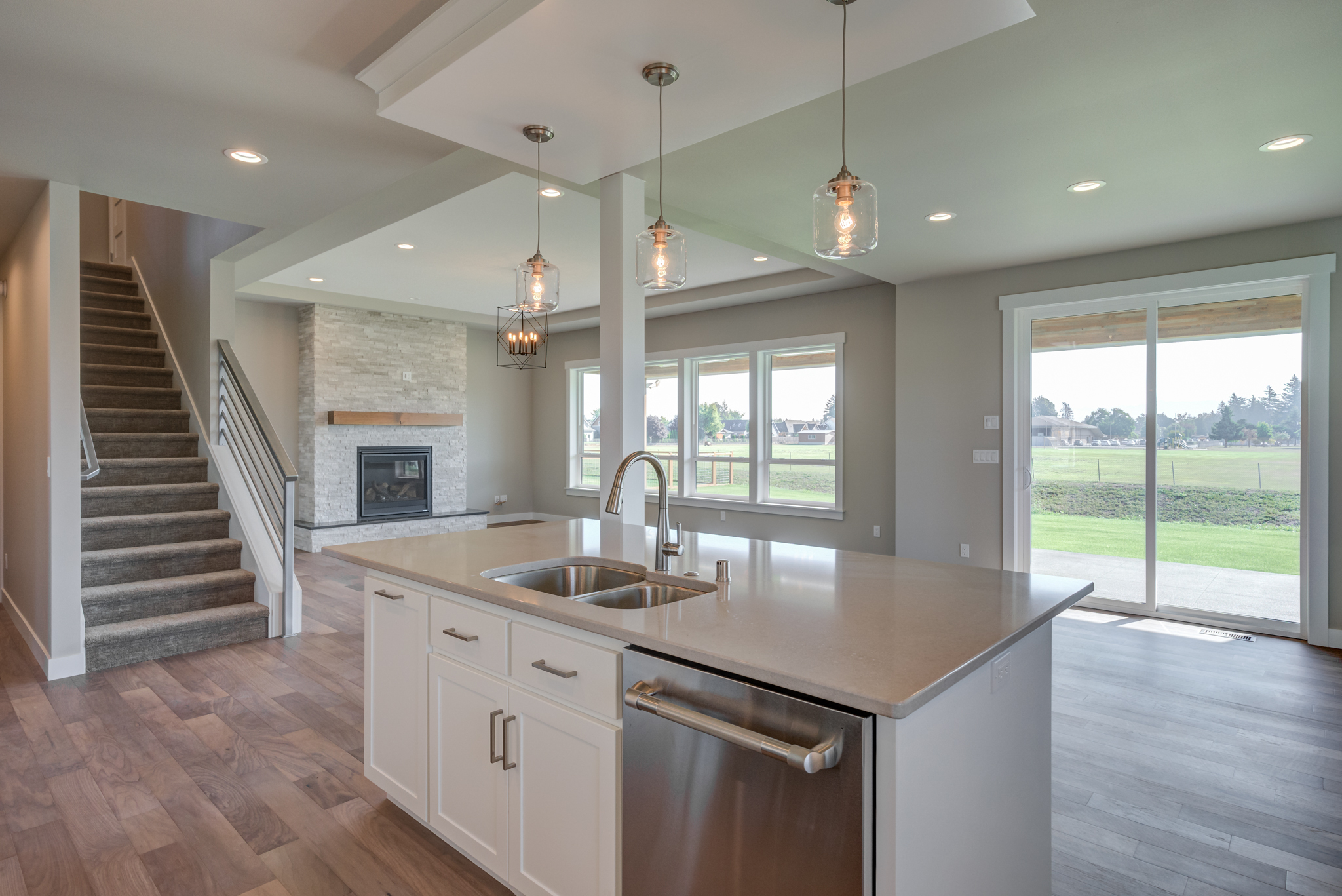 Contemporary Farmhouse 819