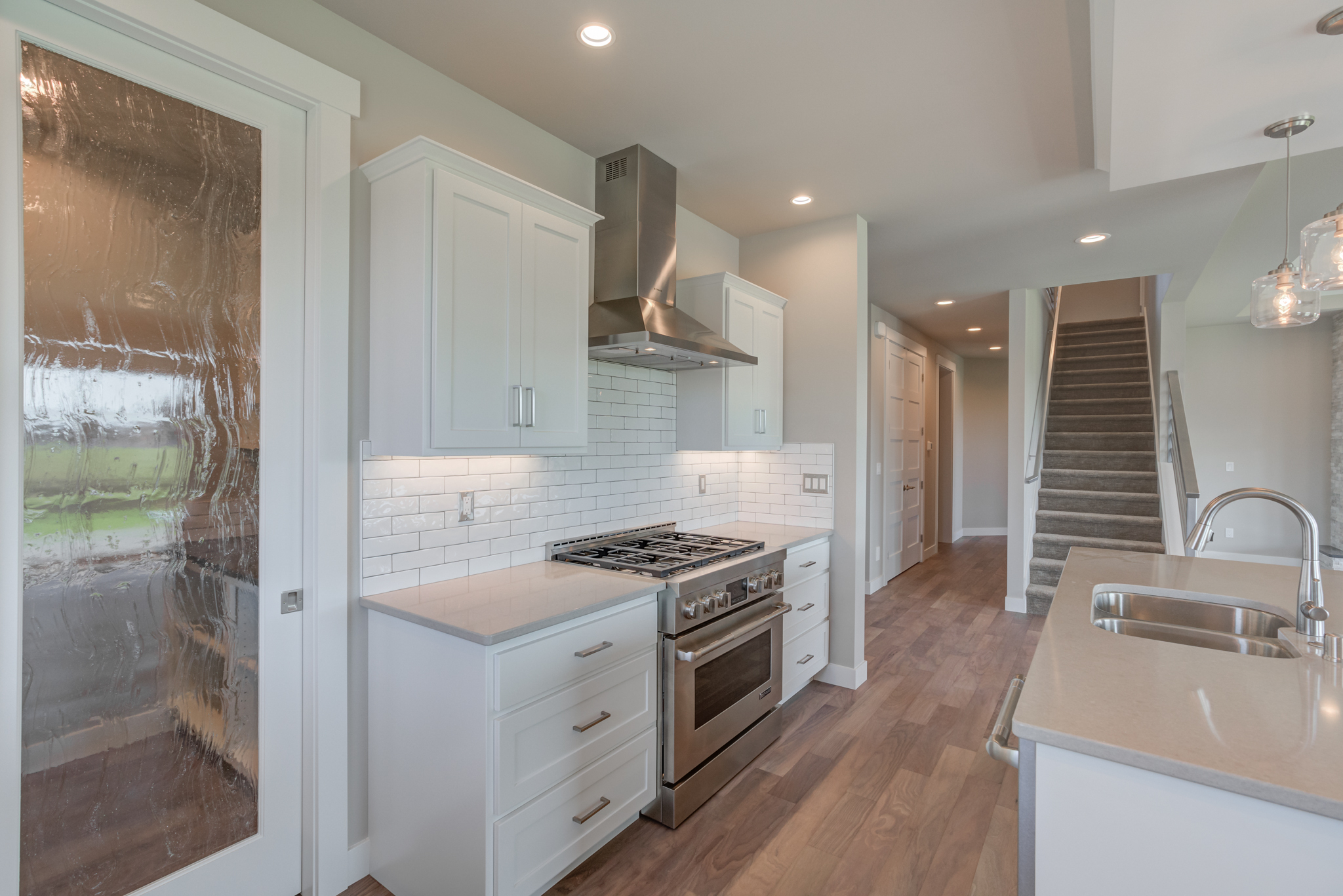 Contemporary Farmhouse 819
