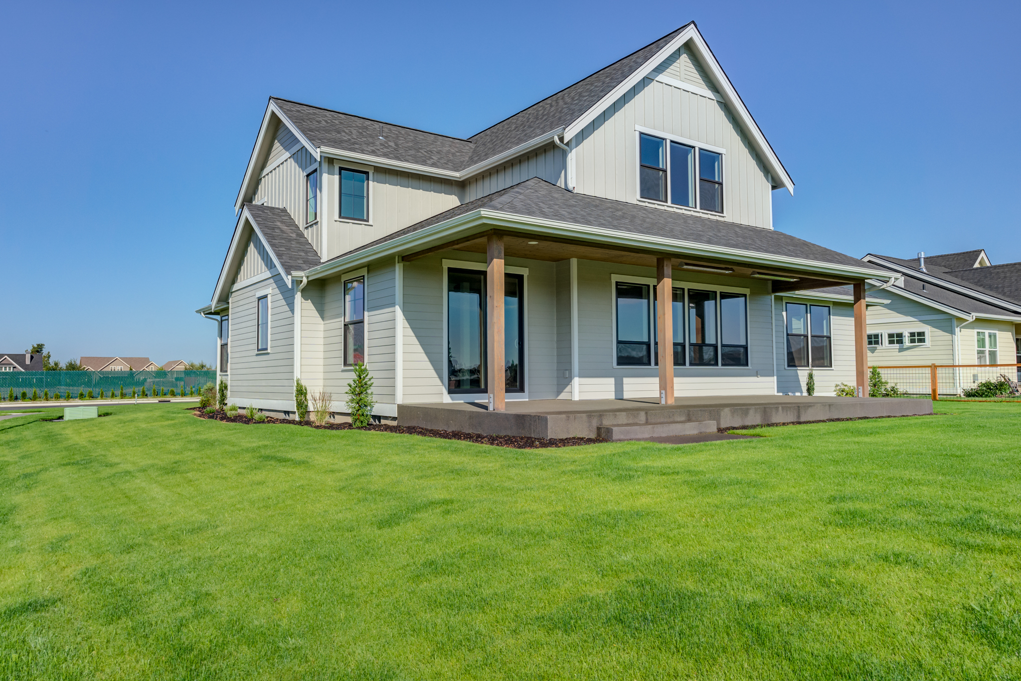 Contemporary Farmhouse 819
