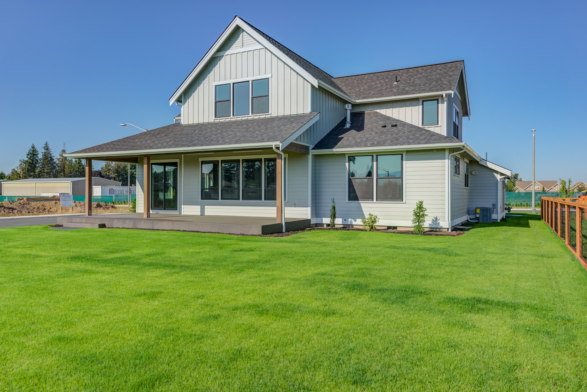 Contemporary Farmhouse 819
