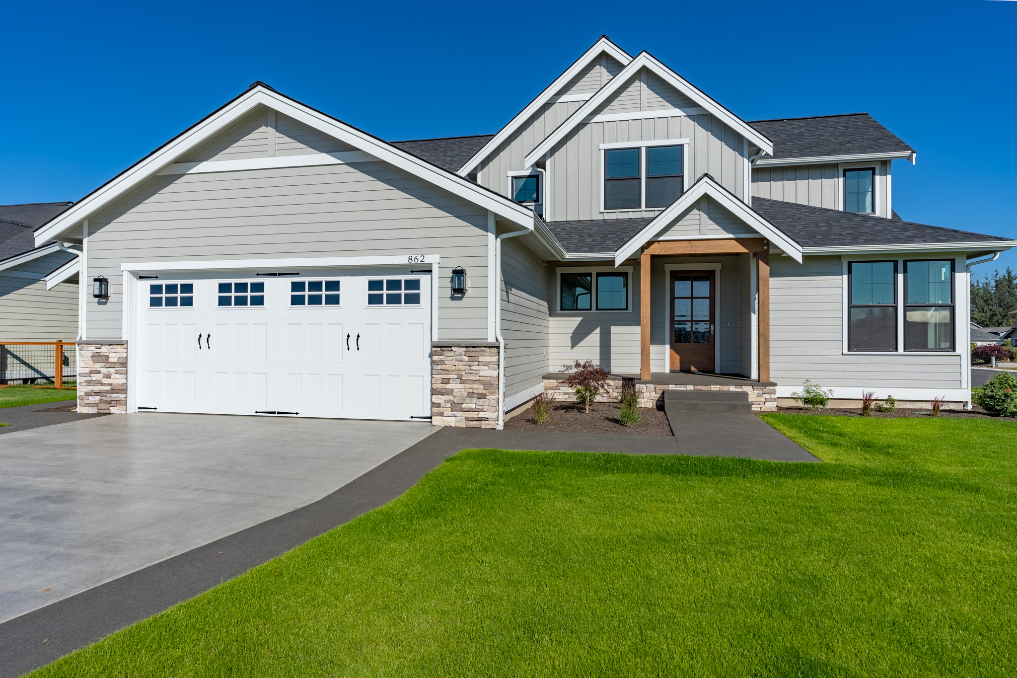Contemporary Farmhouse 819
