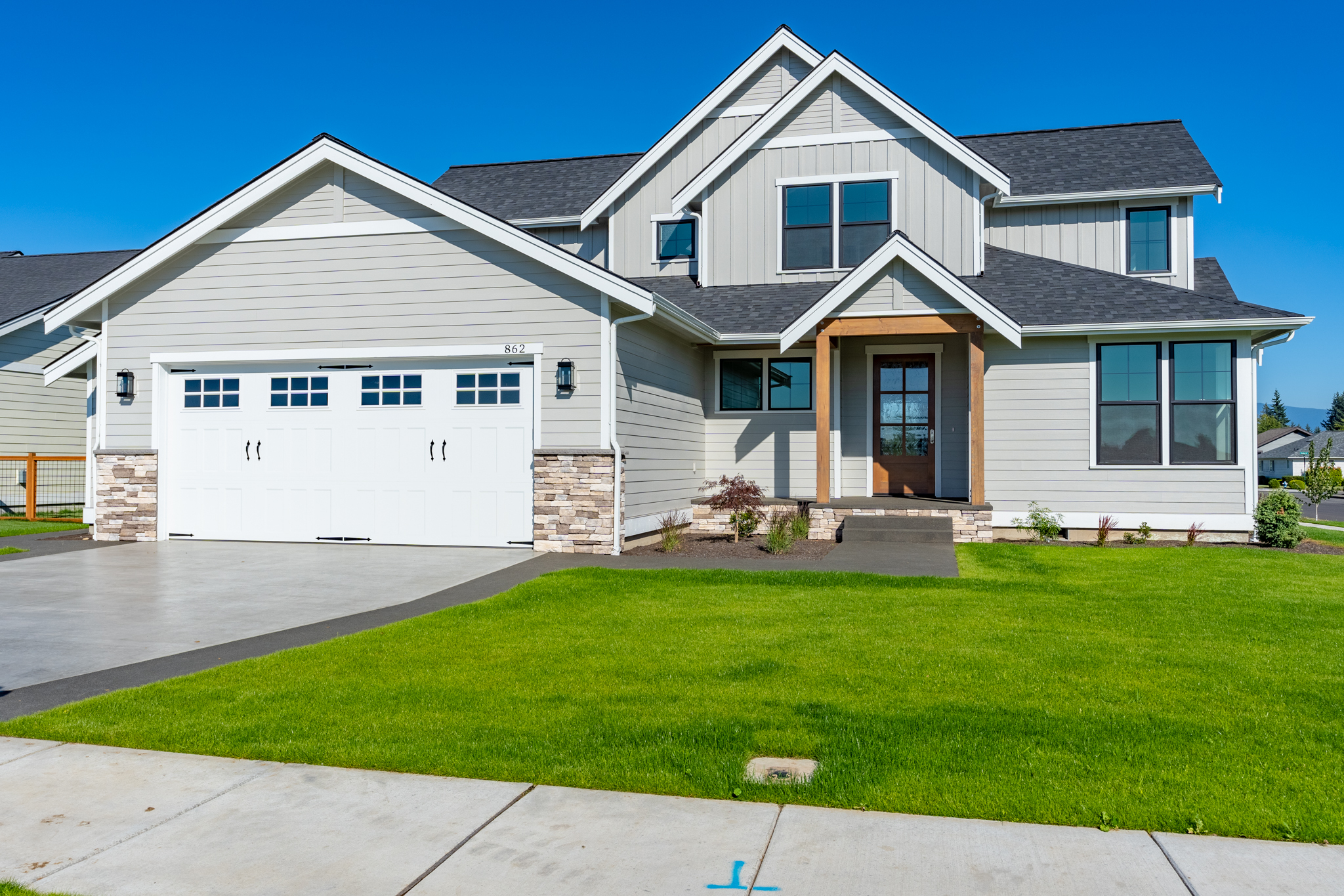 Contemporary Farmhouse 819