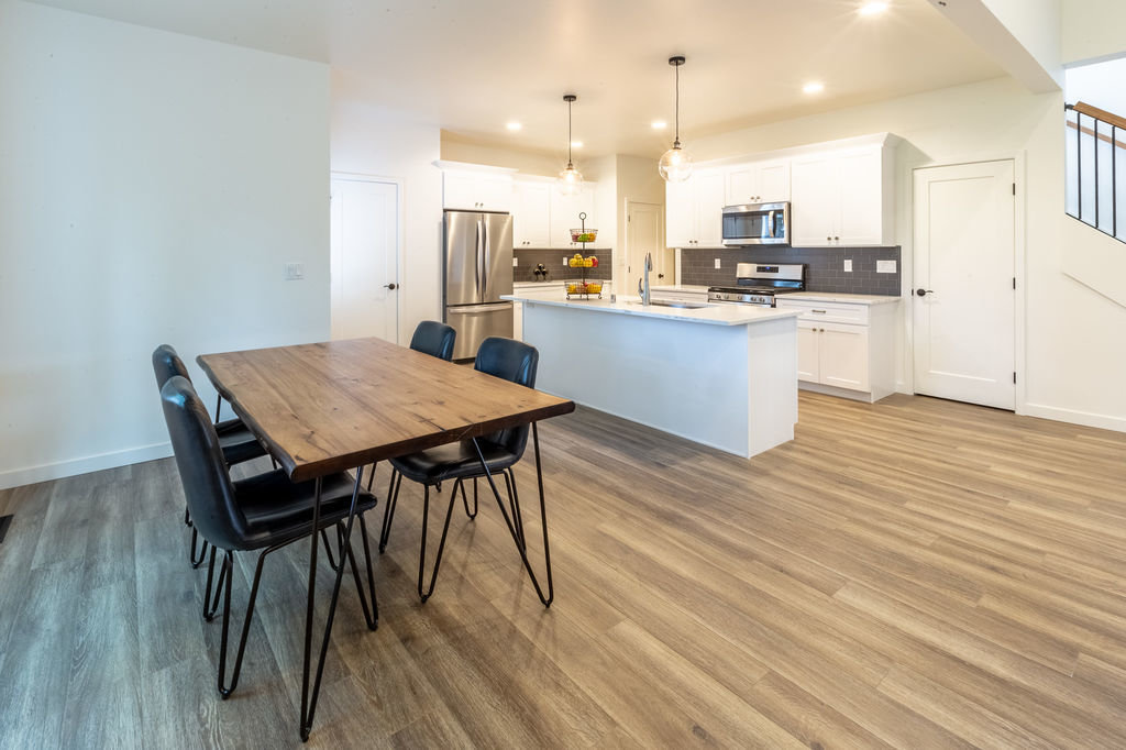 Contemporary Farmhouse 801