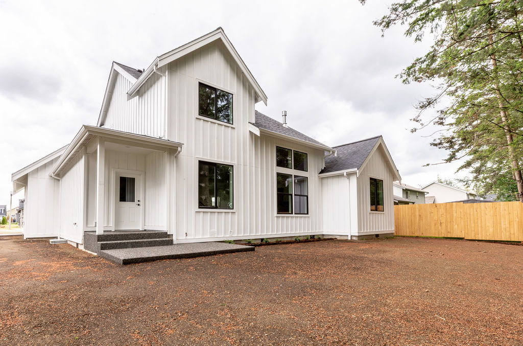 Contemporary Farmhouse 801
