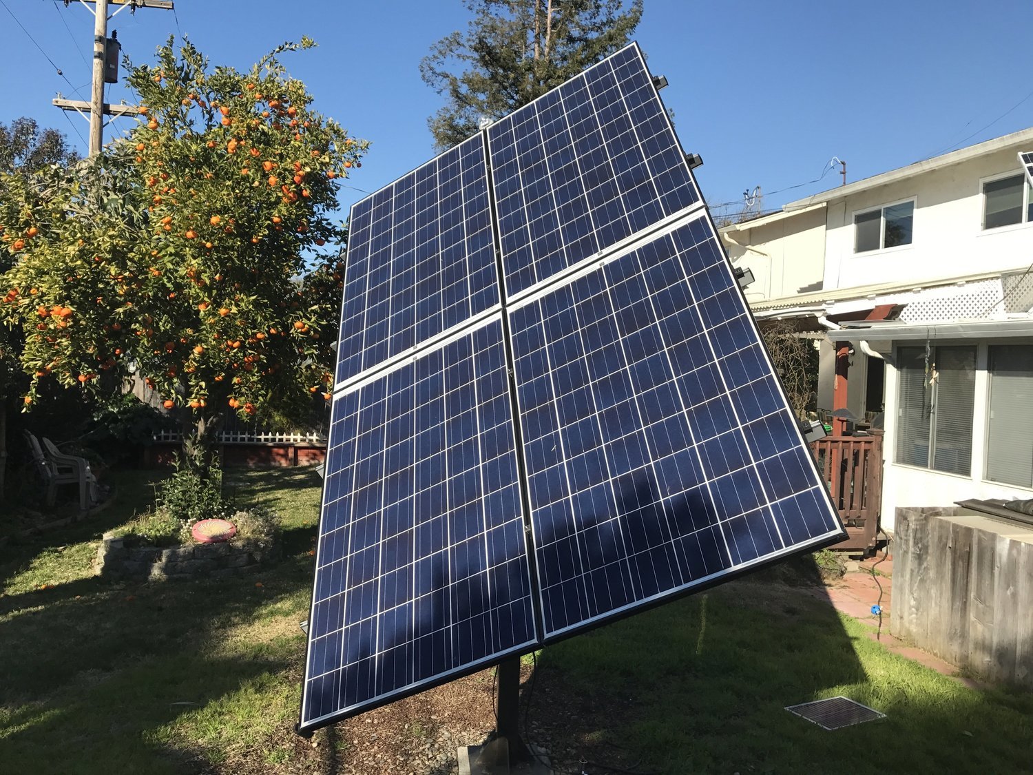 stracker-dual-axis-solar-tracking-system-with-panels-inverters-and