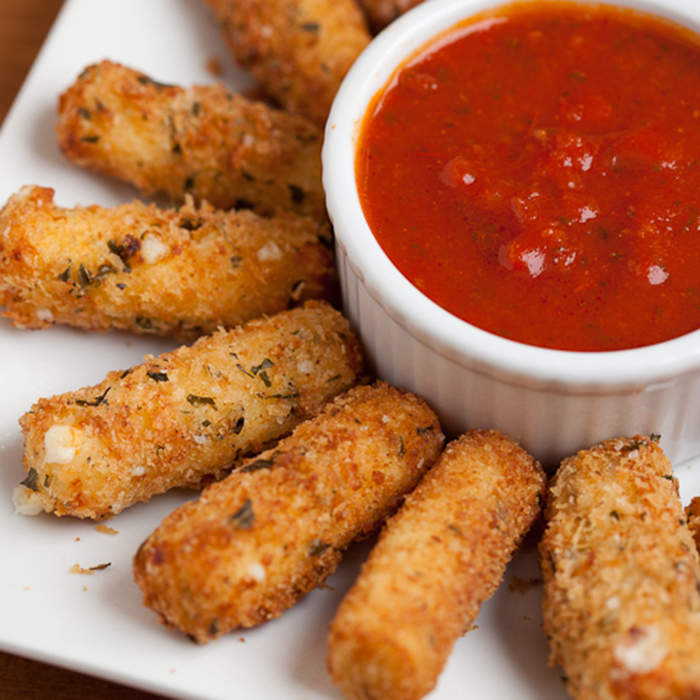 Baked Mozzarella sticks with marinara sauce 00089