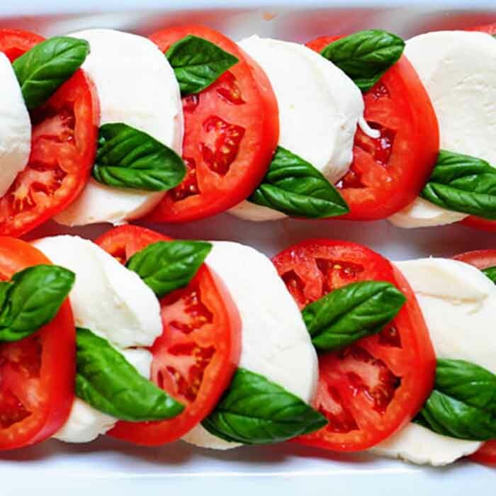 Mozzarella and Tomatoes with basil 00098