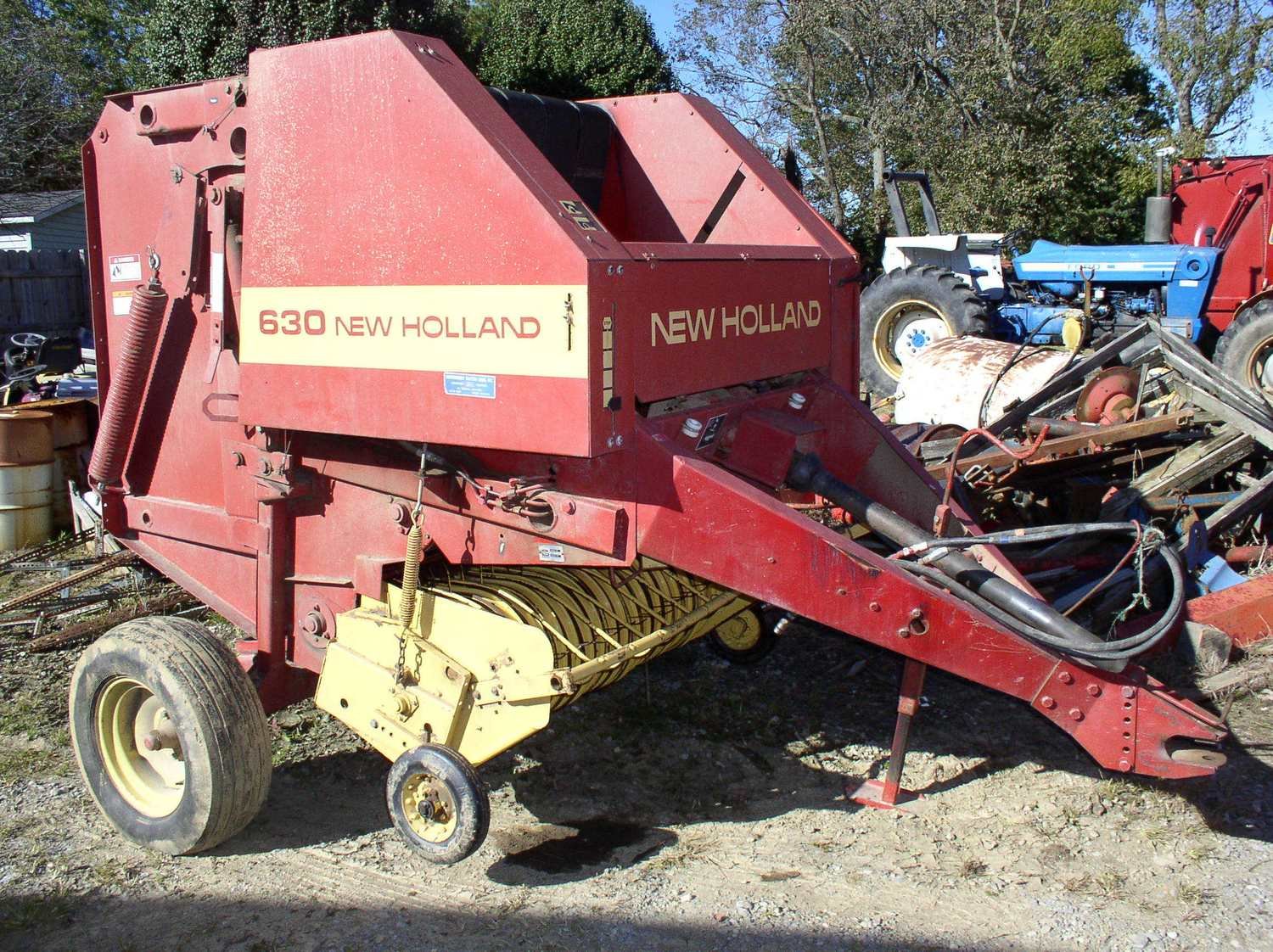 New Holland 630 Round Baler