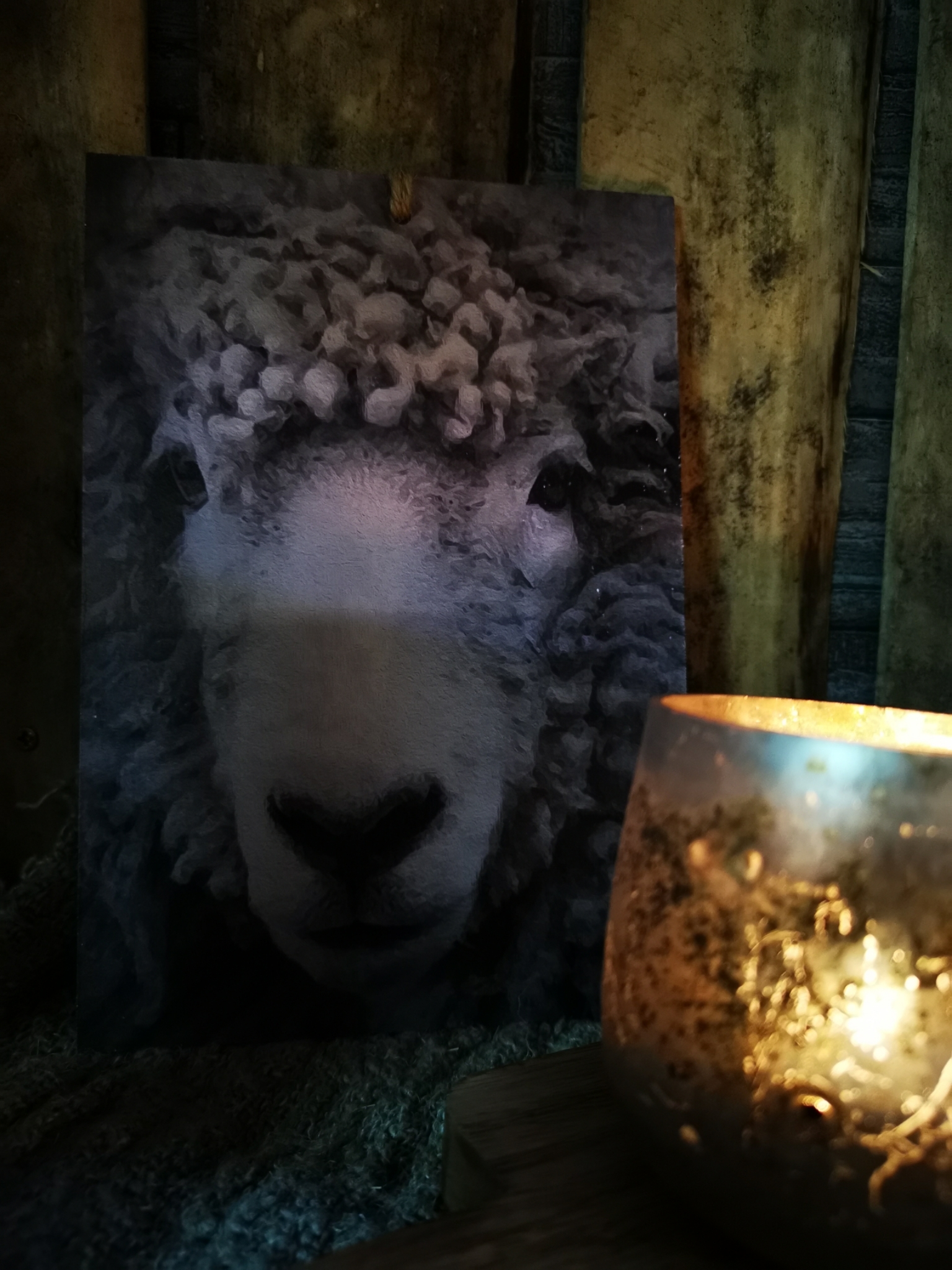 Sobere plaat op hout schaap 01825