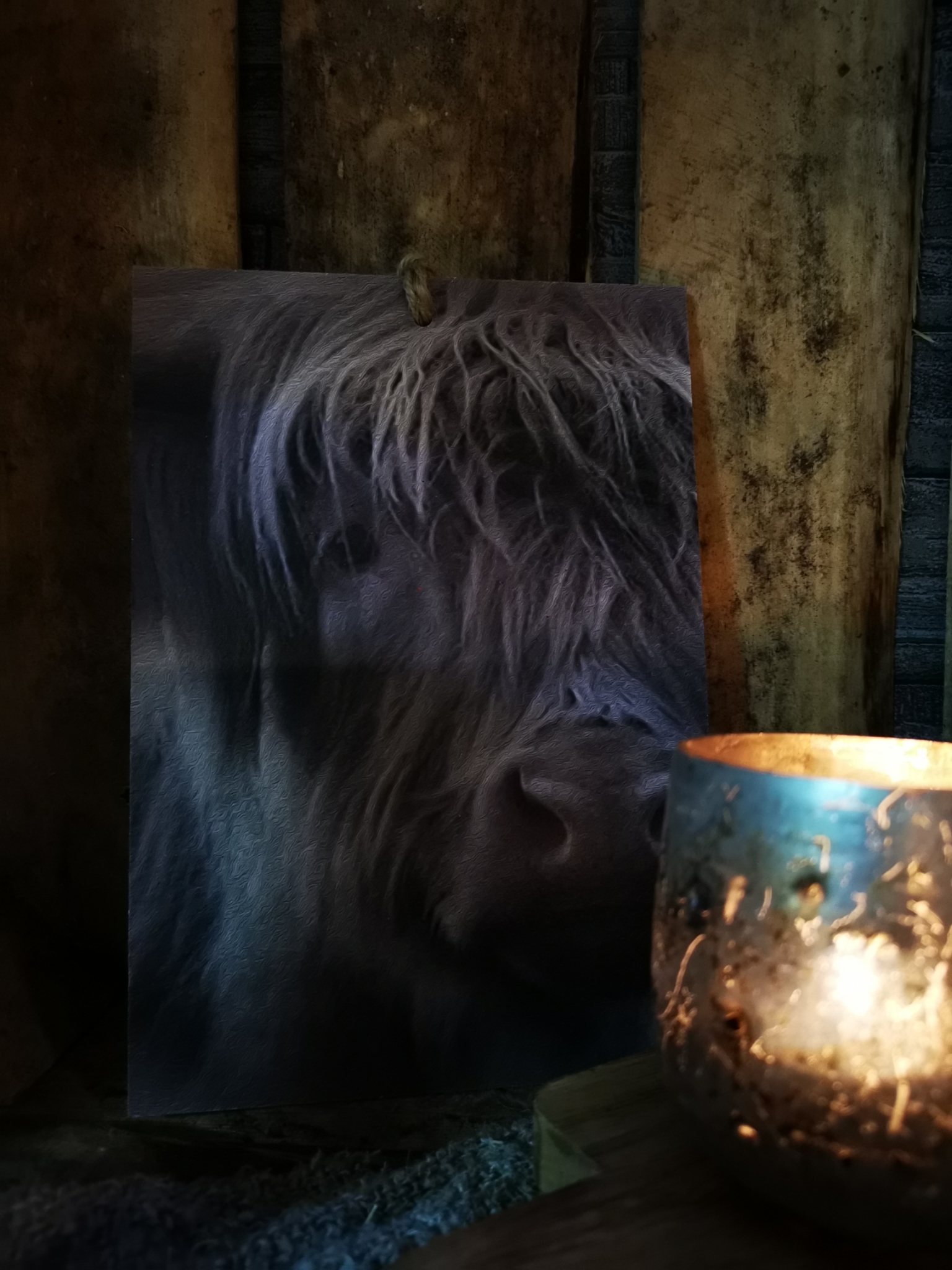 Sobere plaat op hout schotse hooglander 01827