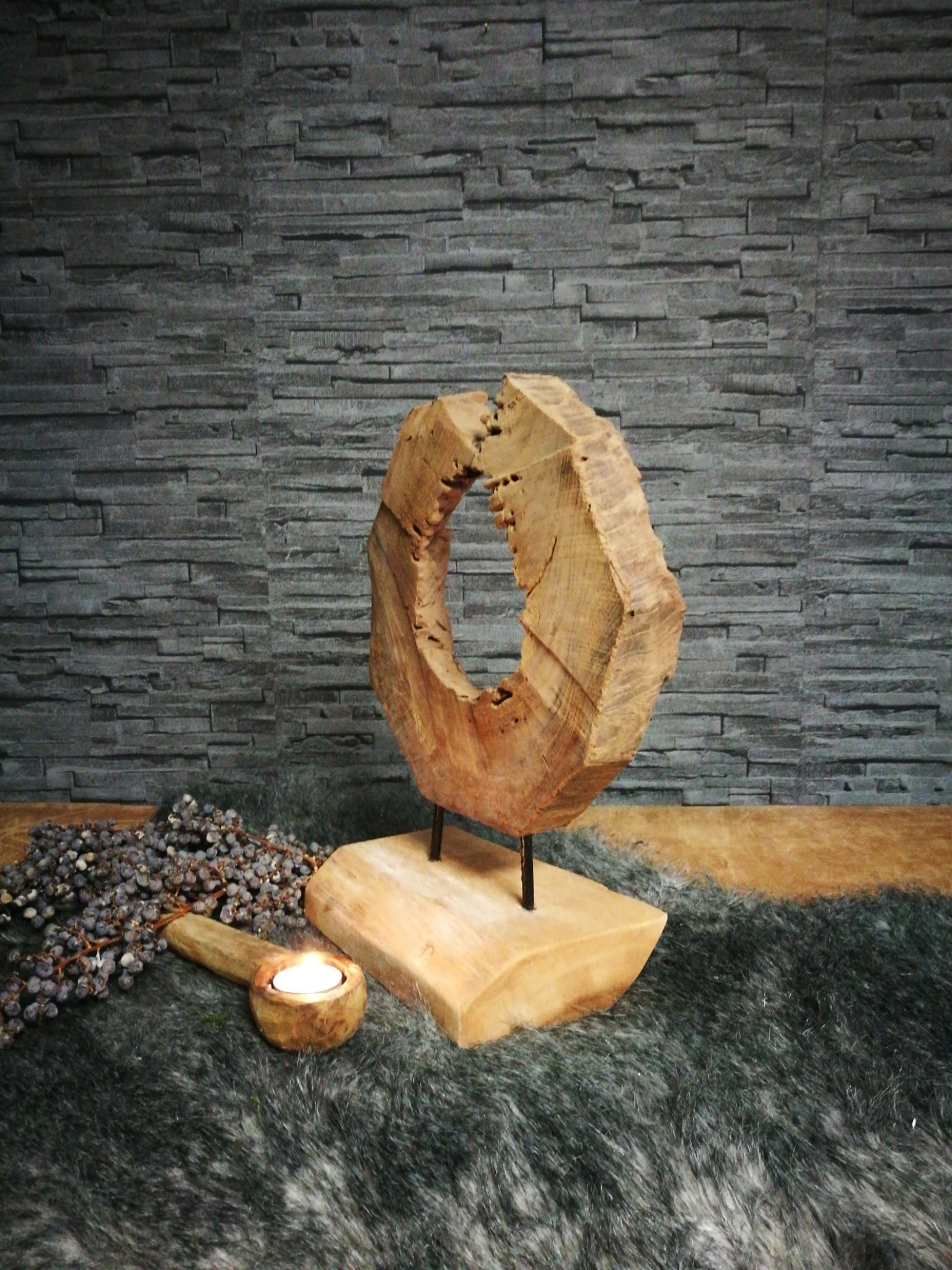 Houten object op voet