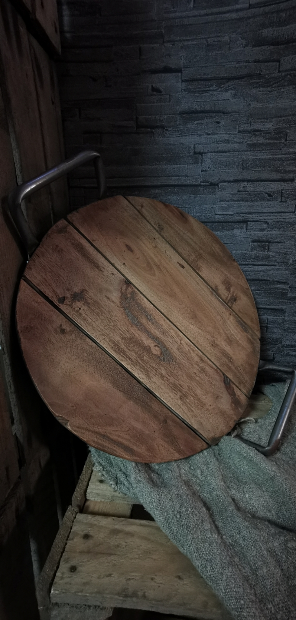 Houten dienblad met metalen handgreep 01700
