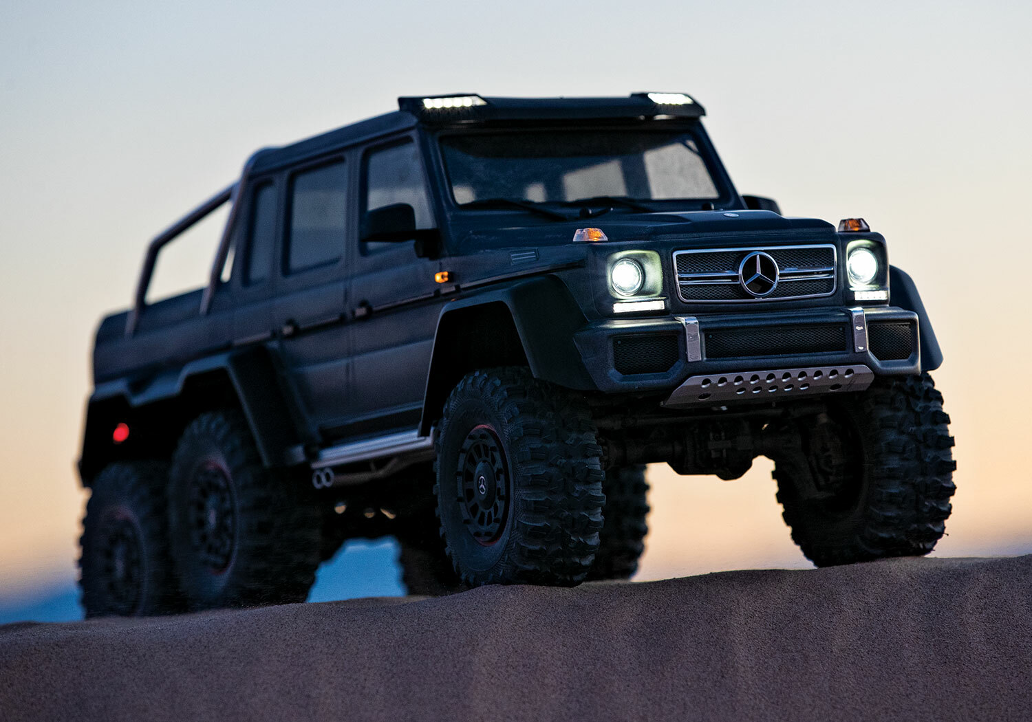 Traxxas TRX-6 Mercedes-Benz G 63 AMG 6x6 (XL-5HV, TQi, LED Lights) (No Battery or Charger) Traxxas TRX-6 Mercedes-Benz G 63 AMG 6x6 (XL-5HV, TQi, LED Lights) (No Battery or Charger)