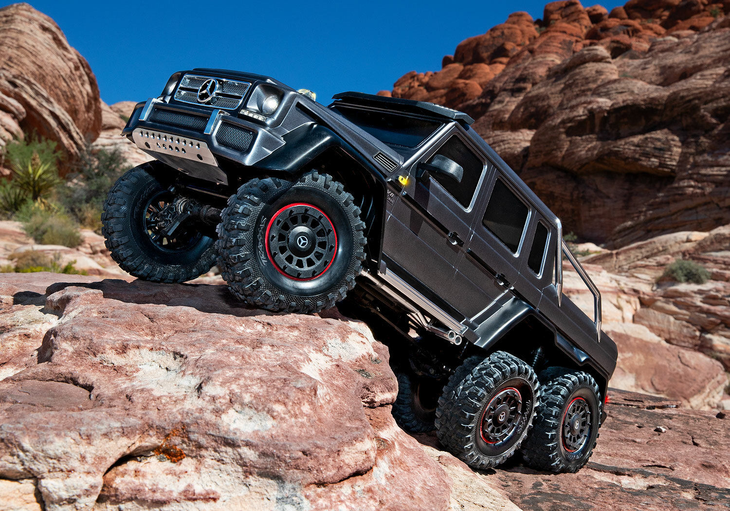Traxxas TRX-6 Mercedes-Benz G 63 AMG 6x6 (XL-5HV, TQi, LED Lights) (No Battery or Charger) - Special Edition Traxxas TRX-6 Mercedes-Benz G 63 AMG 6x6 (XL-5HV, TQi, LED Lights) (No Battery or Charger) - Special Edition