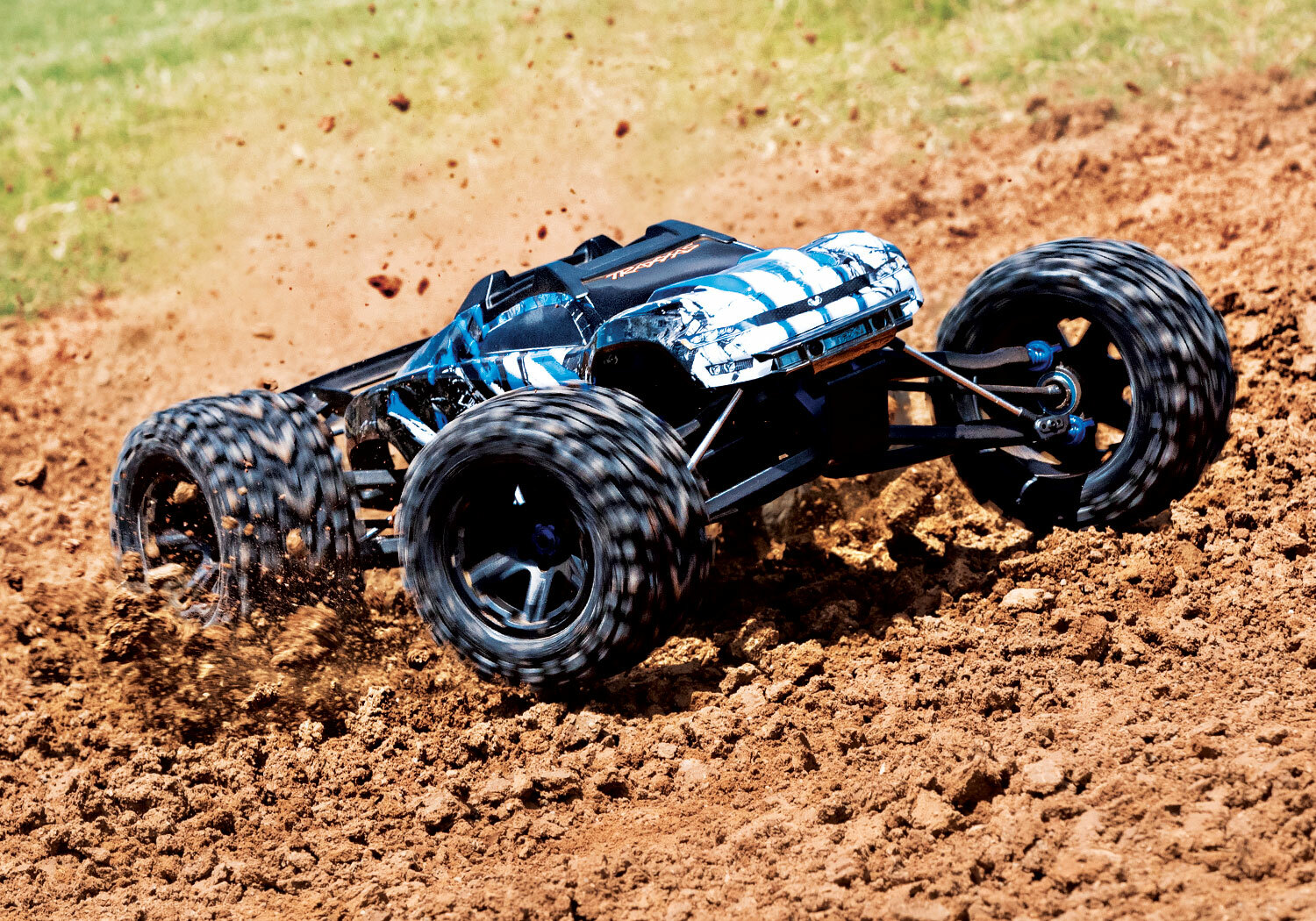 Traxxas E-Revo 4WD Brushless Electric Racing Monster Truck (VXL-6S/TQi/No Batt/No Chg) Traxxas E-Revo 4WD Brushless Electric Racing Monster Truck (VXL-6S/TQi/No Batt/No Chg)