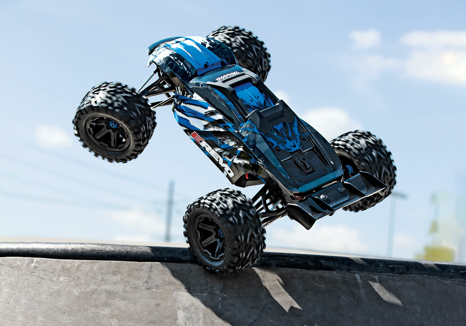 Traxxas E-Revo 4WD Brushless Electric Racing Monster Truck (VXL-6S/TQi/No Batt/No Chg) Traxxas E-Revo 4WD Brushless Electric Racing Monster Truck (VXL-6S/TQi/No Batt/No Chg)