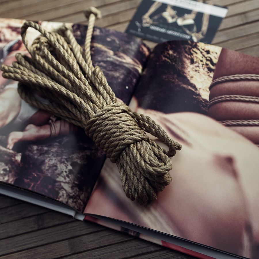 Livre Shibari / Seb Kinbaku Livre Shibari / Seb Kinbaku