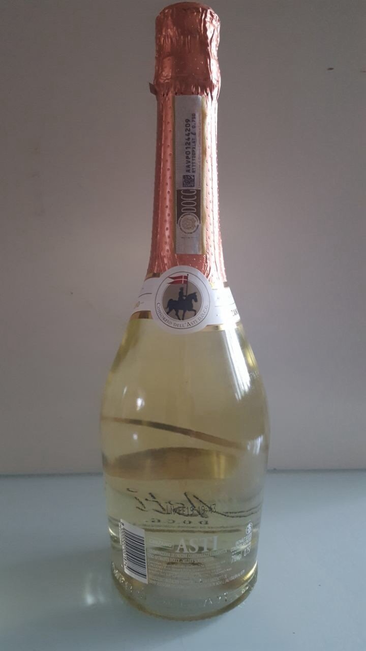 Cinzano Asti Spumante DOCG Schaumwein . Italien - Piemont - Asti e Moscato d'Asti DOCG / Cinzano
