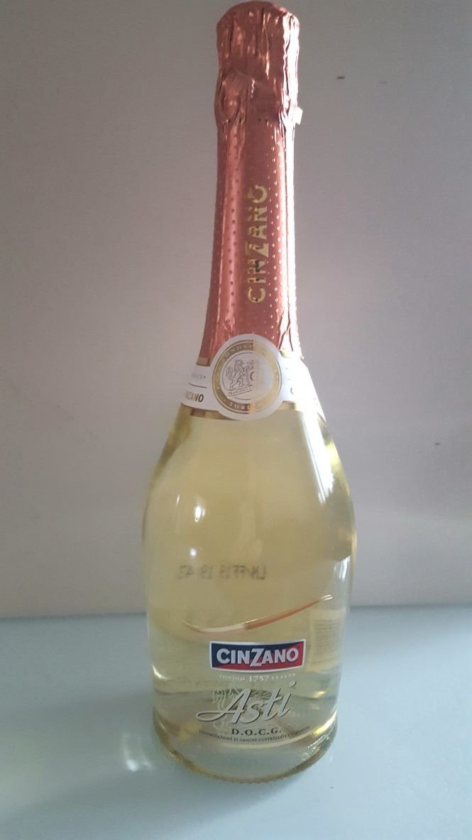 Cinzano Asti Spumante DOCG Schaumwein . Italien - Piemont - Asti e Moscato d'Asti DOCG / Cinzano