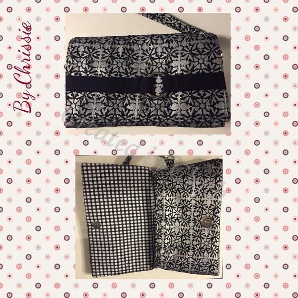 The Kiss Clutch