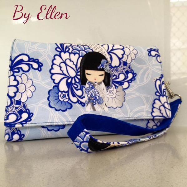 The Kiss Clutch