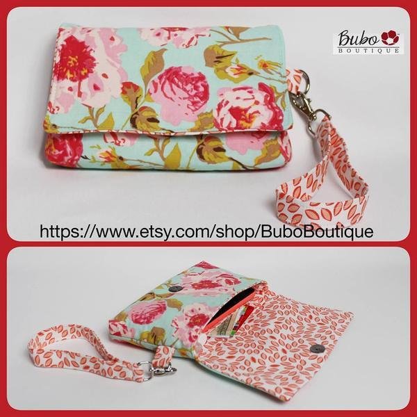 The Kiss Clutch
